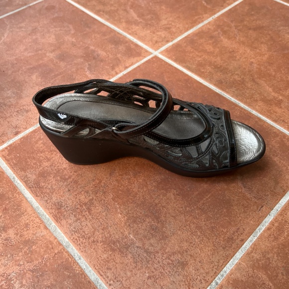 Naot wedge sandal size 40 - Picture 5 of 6